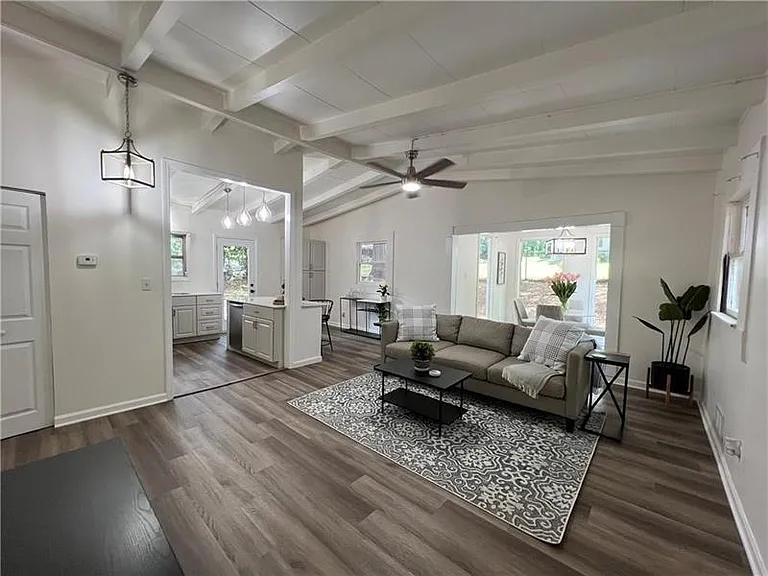2956 Monterey Dr — Photo 4