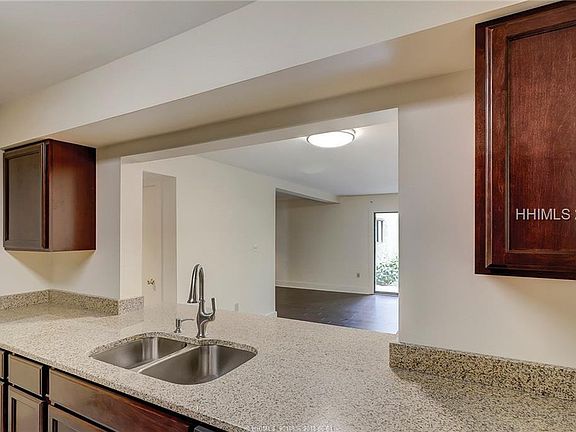 5th image of 34 Forest Beach Dr APT A-4
