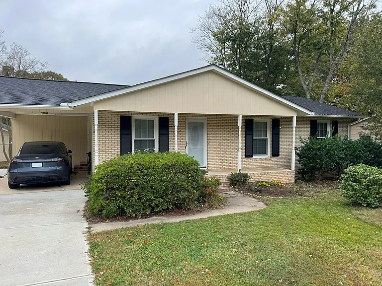 1505 Foxwood Dr — Photo 1