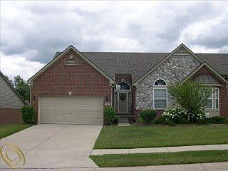 5th image of 3670 Lexington Dr #1
