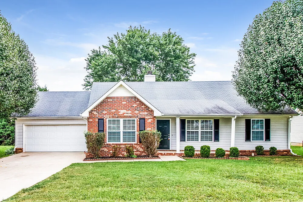 3 bed, 2.0 bath, 1302 sqft, $2,110 — Photo 1