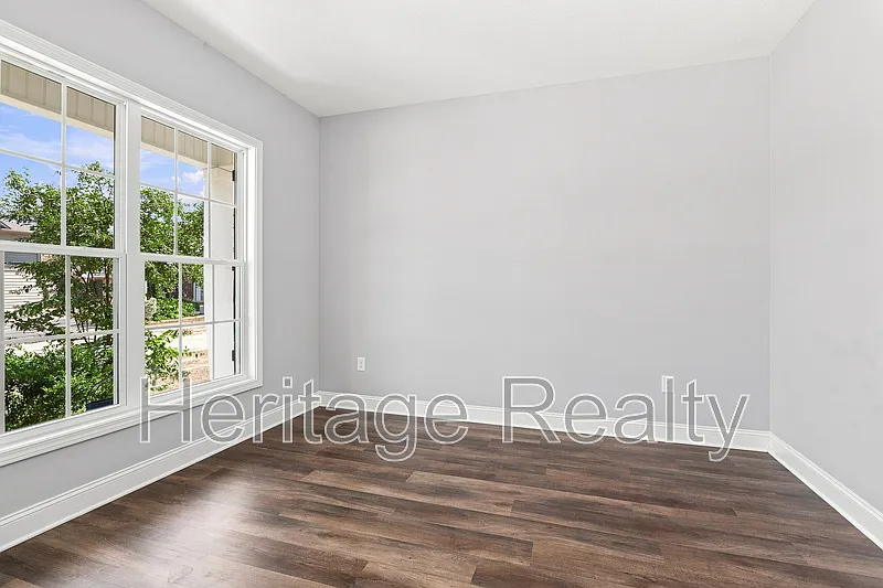 4 bed, 2.5 bath, 2540 sqft, $3,100 — Photo 4