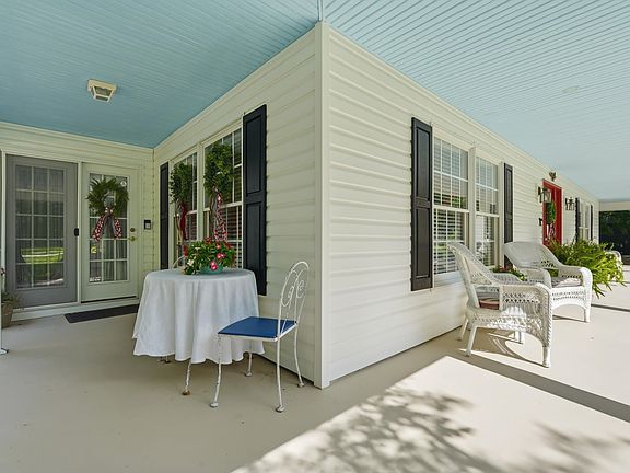 4th image of 140 Windmeadows Dr.