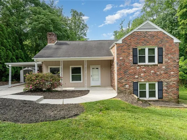 4011 Sedgewood Ln, Greensboro, NC 27407