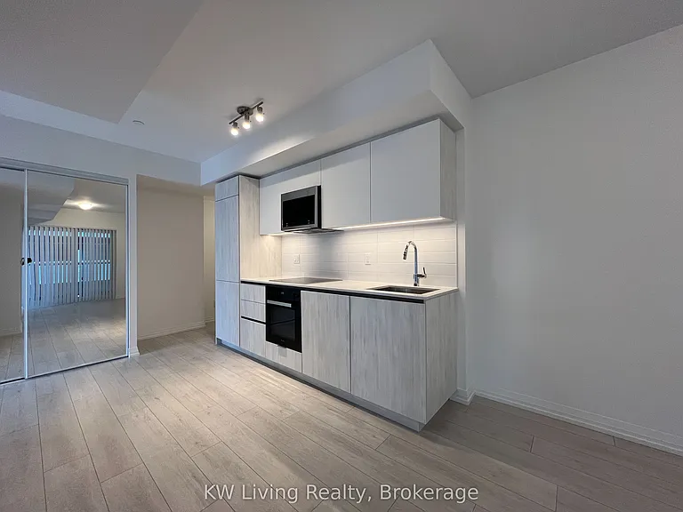 400 King St W #1123 — Photo 3