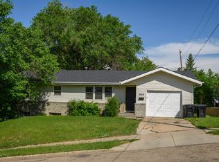 608 N 29th St, Bismarck, ND 58501