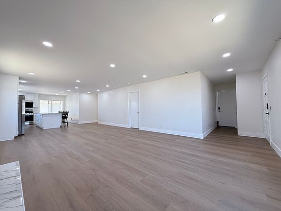 4th image of 12650 Cypress Ave