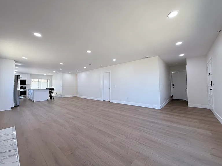 12650 Cypress Ave — Photo 3