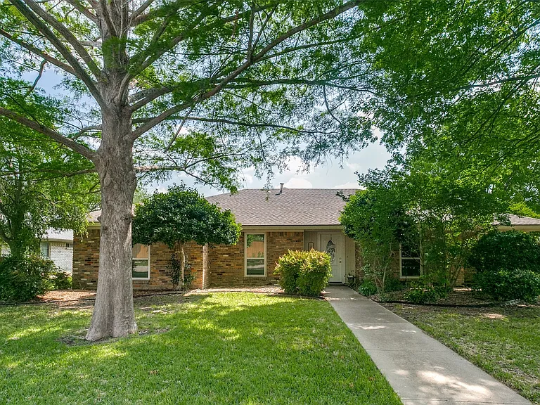 3008 Kirby Dr — Photo 2
