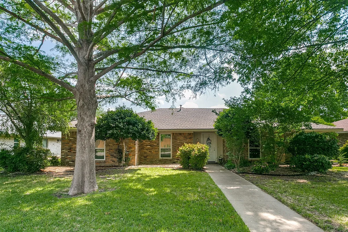 Building Photo - 3008 Kirby Dr