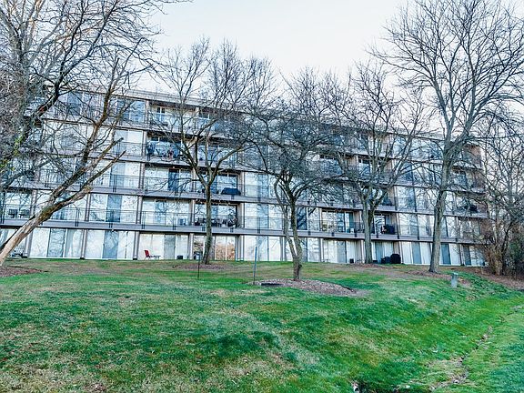 3rd image of 5810 Oakwood Dr Unit 4E