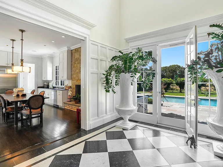 10 Horse Meadow Ln — Photo 3