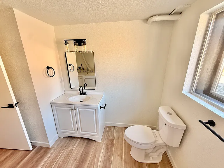 5611 N 48th St #B — Photo 10