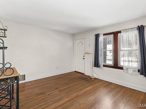 4th image of 3313 Leo St
