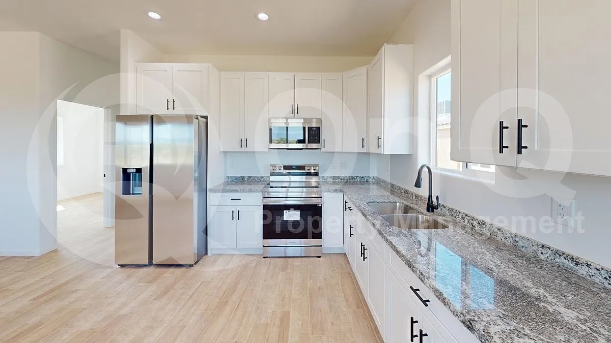 3 bed, 2.0 bath, 1079 sqft, $1,430 — Photo 3