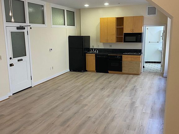 4th image of 210 S 1st St Unit 208