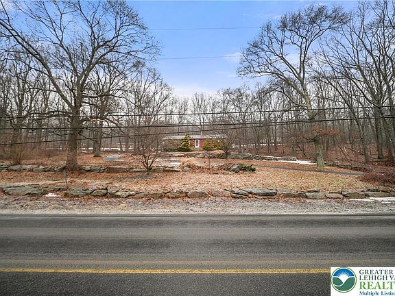 2nd image of 939 Constitution Ave