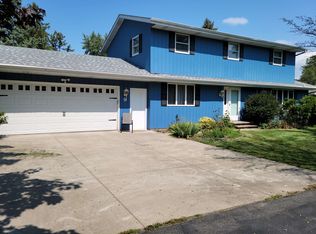 9 Seneca Ct, Appleton, WI 54911