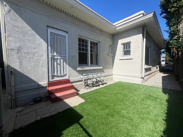 755 Daisy Ave — Photo 16