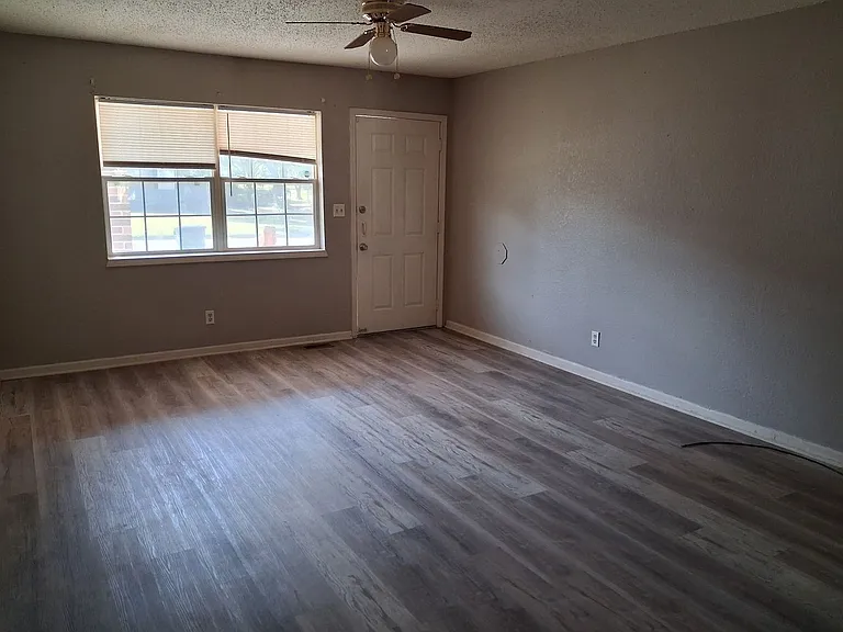 1010 N Elm St — Photo 1
