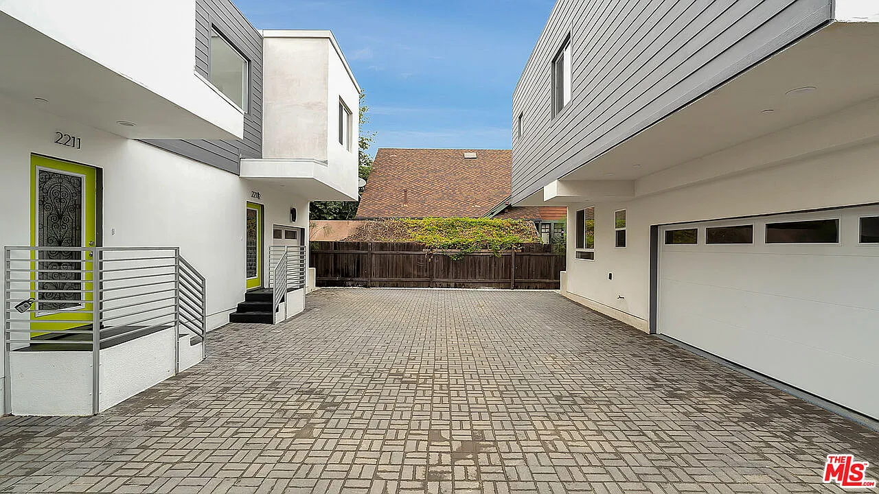 4 bed, 4.5 bath, 1700 sqft, $4,800 — Photo 2