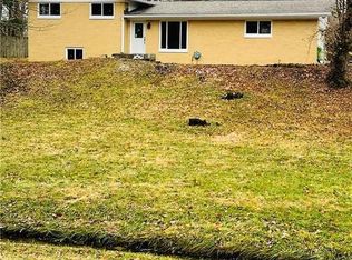 28 Circle Dr, Carmel, IN