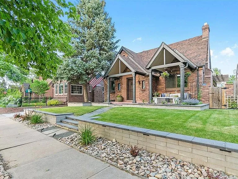 1418 Glencoe St — Photo 3