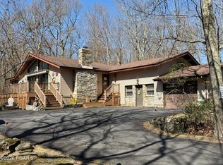 432 Maple Ridge Dr, Lords Valley, PA 18428