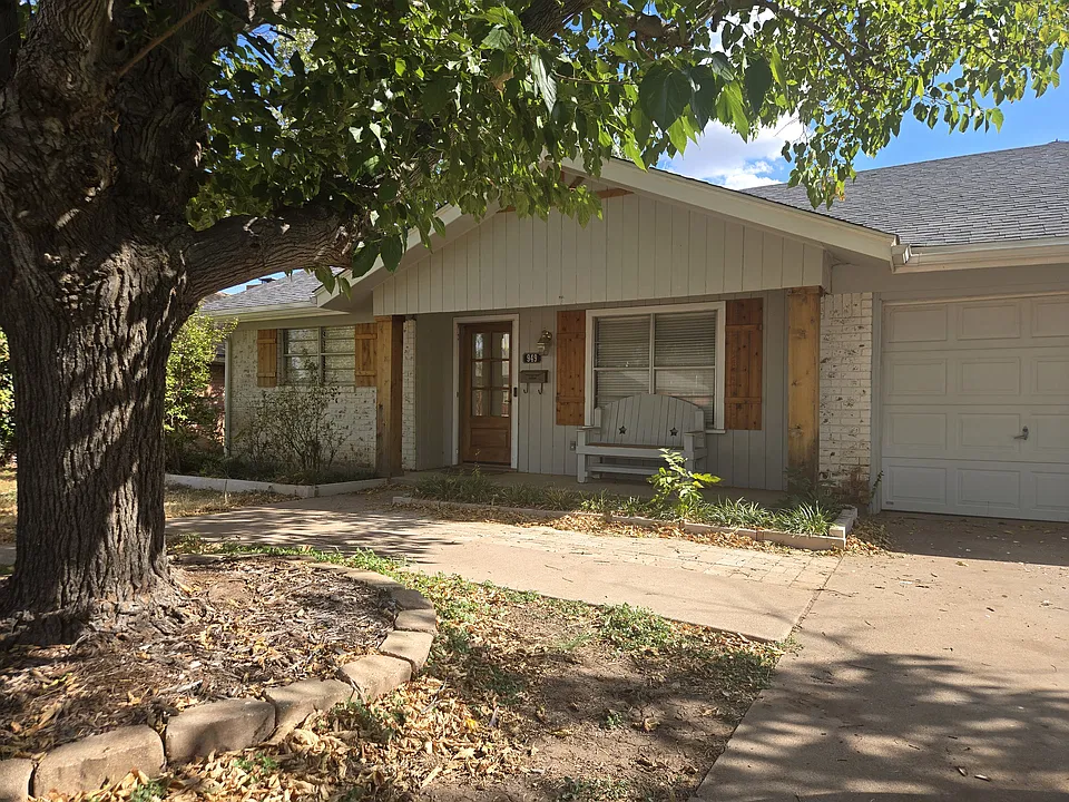 949 E North 12th St