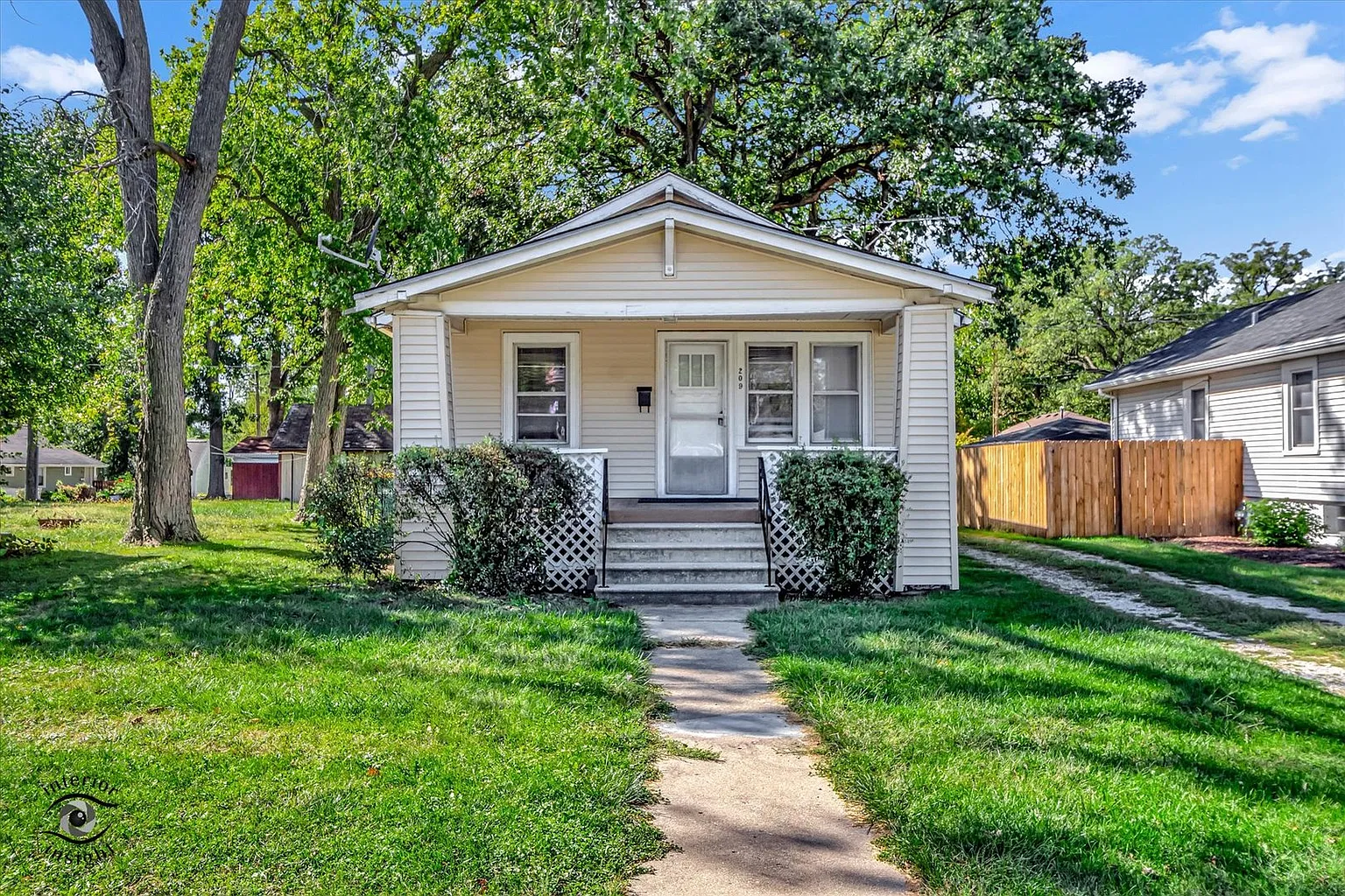 209 White Ave photo 1