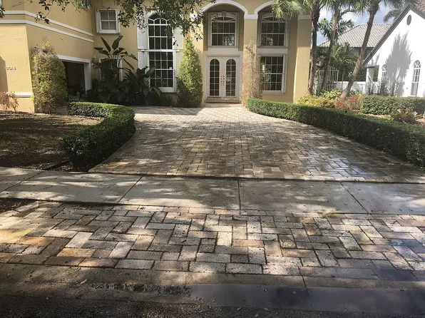 16014 NW 82nd Ct, Miami Lakes, FL 33016
