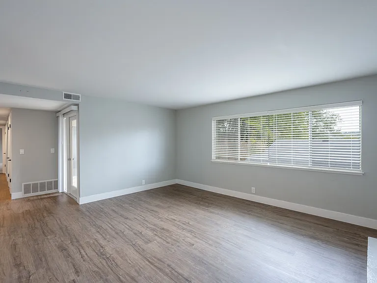 Skylark Apartments — Photo 15