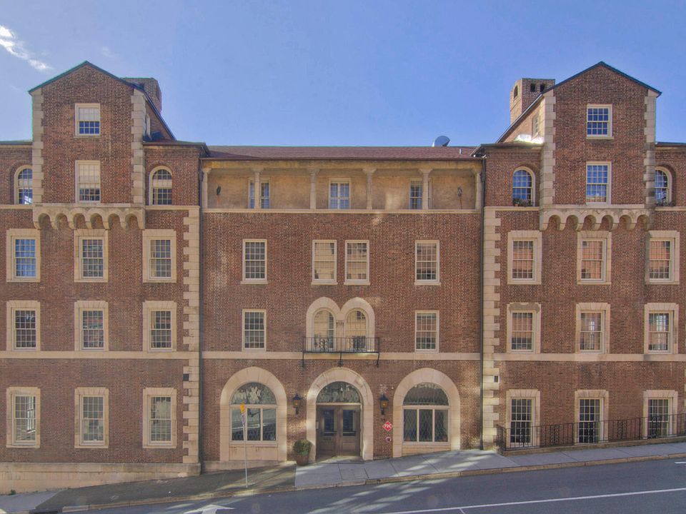 1st image of 535 Locust St APT 205