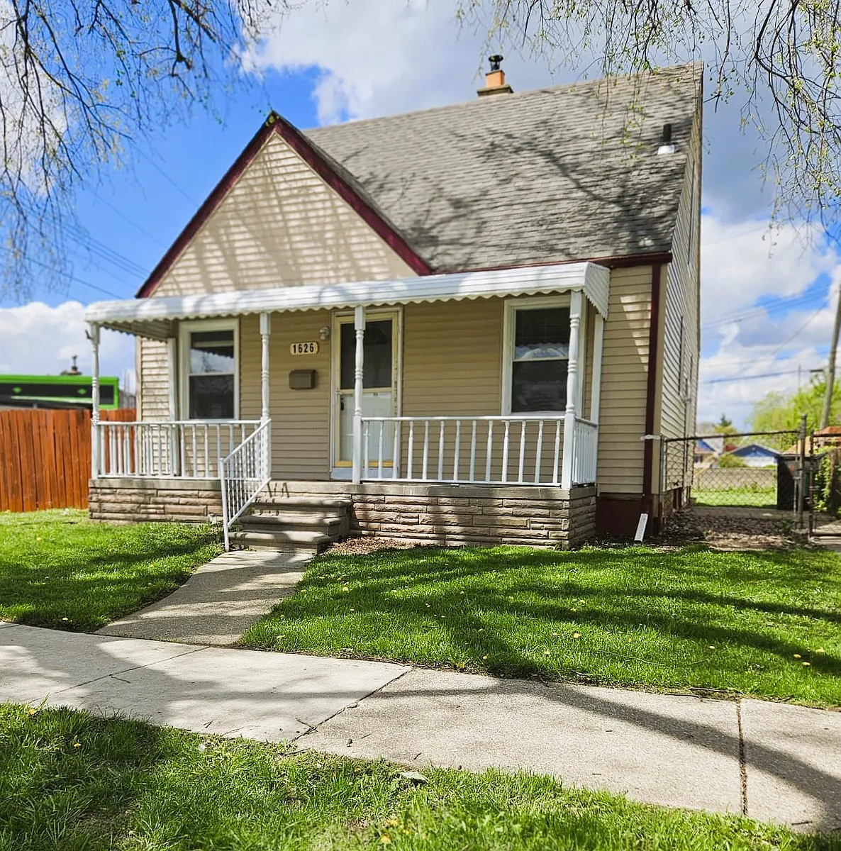 Building Photo - 1626 Pingree Ave