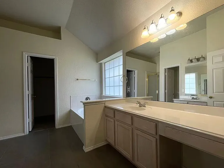 5106 Springflower Dr — Photo 12