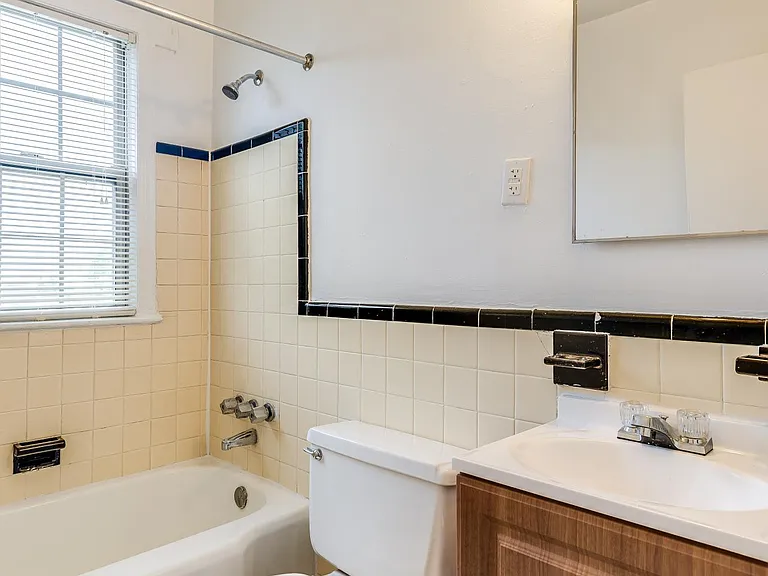 1359 Morris Rd SE — Photo 2