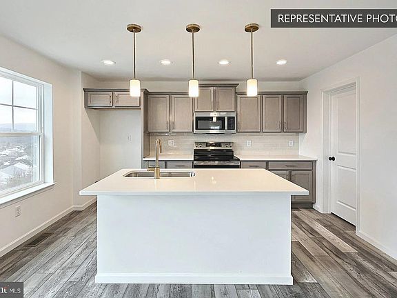 4th image of 313 E Locust St Lot 3