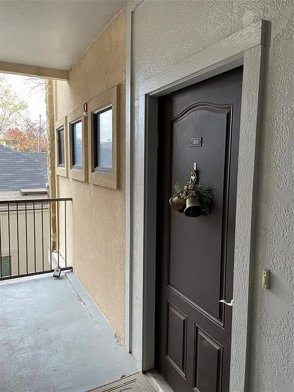 Building Photo - 2505 San Gabriel St #211
