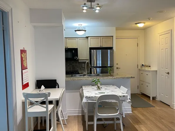 25 Greenview Ave #1328, Toronto, ON M2M 0A5