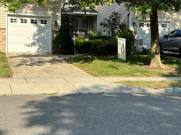 10 Crows Nest Ct, Mount Laurel, NJ 08054