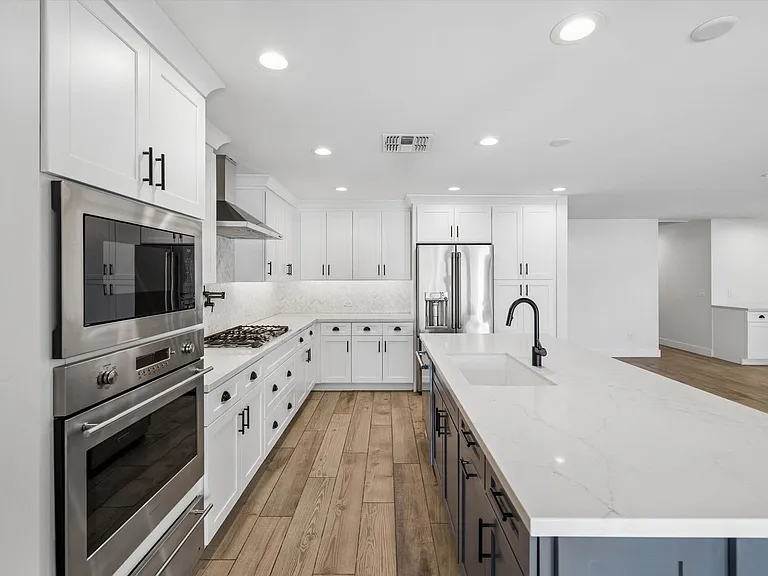 301 E Royal Palm Rd — Photo 23