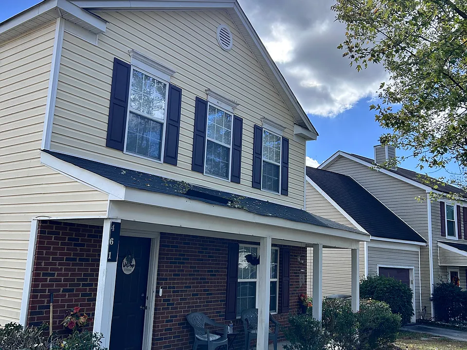Oak Manor Dr SE