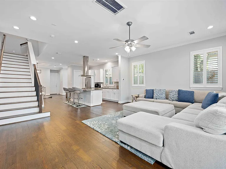 1324 W Pierce St — Photo 2