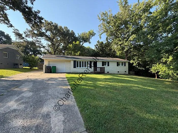 3 bed, 1.5 bath, 1444 sqft, $1,700 — Photo 1