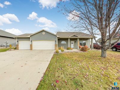 910 Woodmont Ave, Harrisburg, SD, 57032