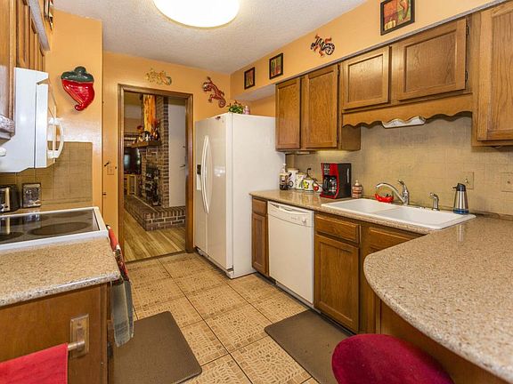 5th image of 12671 Gathering Oaks Dr