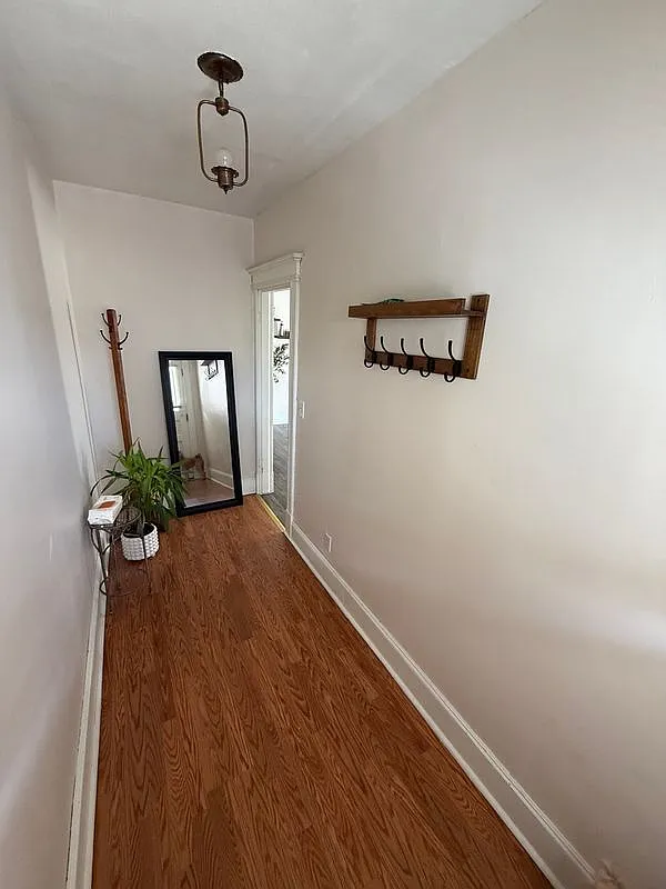 2 bed, 1.0 bath, 1100 sqft, $1,700 — Photo 4