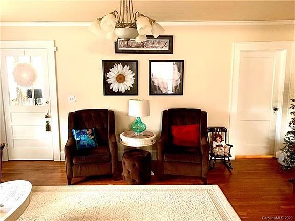 3rd image of 707 W Catawba Ave #3