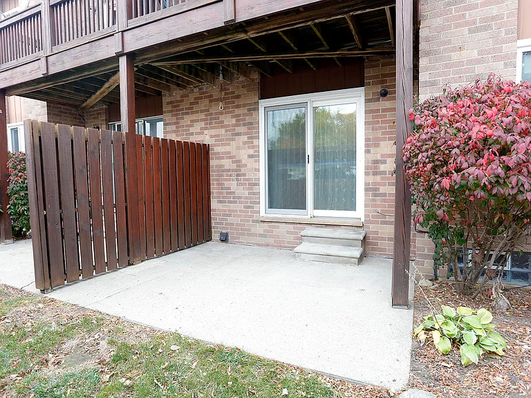 1616 Washtenaw Ave — Photo 14