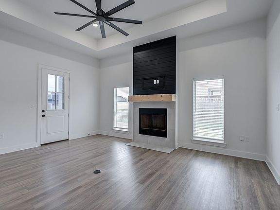 5th image of 909 N Grover Ave